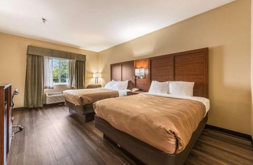 Flat Rock Hotel | Quality Inn & Suites Hendersonville - Flat Rock