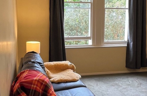 Dunedin Apartment | Quiet Self contained apartment, walking distance to city