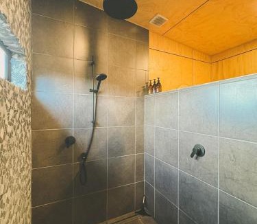 Raglan House | Raglan Rural Retreats - Range View Cottage