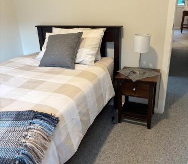 Macandrew Bay House | Raynbird Cottage