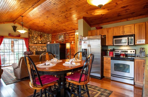 Sevierville Cabin | Red Leaf Lodge Peaceful Cabin for 6 with Hot Tub & Flat 35'x 20' Parking Pad