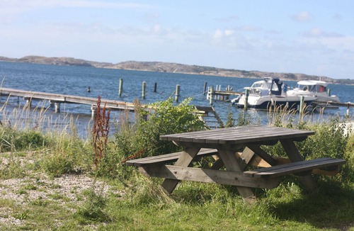 Ellos Cottage | Refurbished cottage directly by the sea