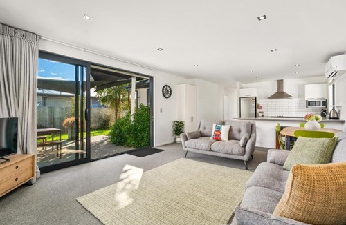 Albert Town House | Relax on Snowberry - Wanaka Holiday Home