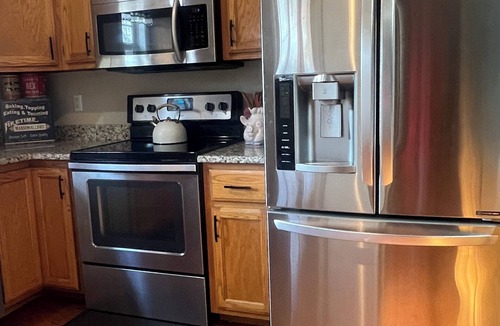 Murphy Cabin | Relax, Play, and Unwind by the River - Riverfront, Hot Tub, Fire Place