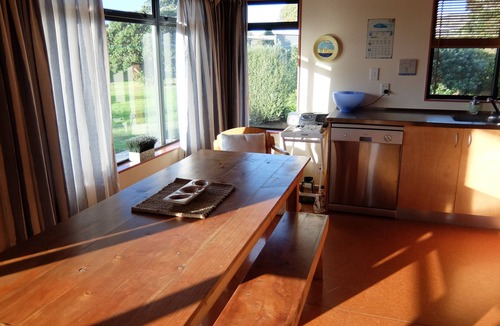 Matarangi House | Relaxing Reserve Retreat
