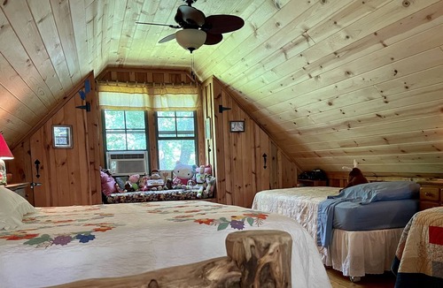 Lakemont Cabin | Relaxing Rustic Cabin