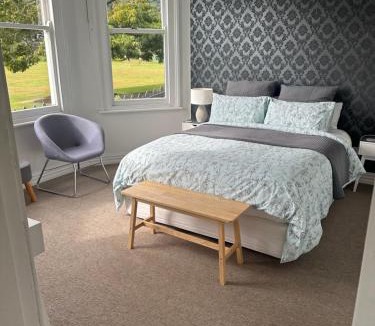 Nelson South House | Relaxing sunny Nelson retreat, balcony views & easy walk to CBD