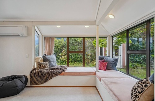 Queenstown City Centre House | Remarkable View in Central Queenstown - 5 bedrooms, 2.5 bathrooms house