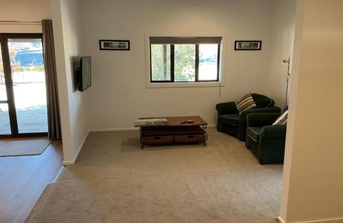 Queensberry Apartment | River and Mountain Central