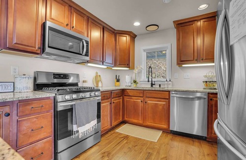 Salunga House | River Front w/dreamy views - Hot Tub