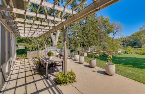 Libertyville House | Riverfront Libertyville Retreat w/Outdoor Kitchen