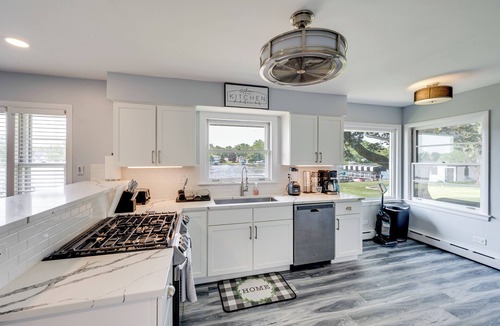 McHenry House | Riverfront McHenry Home w/Dock & Kayaks