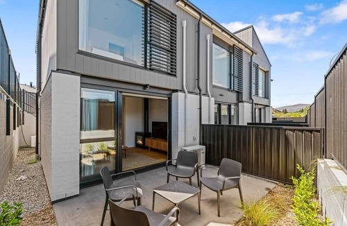 Albert Town Apartment | Rivers Abode