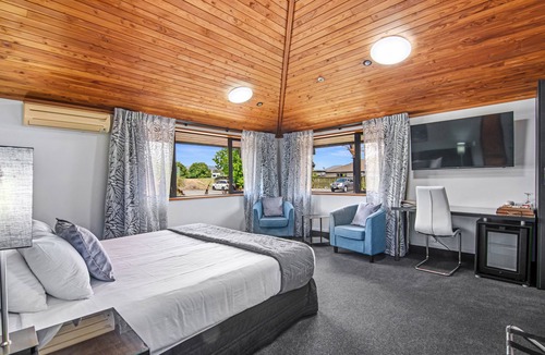 Blenheim Hotel | Riverside Hotel Marlborough