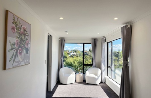 Hamilton House | Riverview Sunset Getaway - 4 bedroom 2.5 bathroom and stunning view