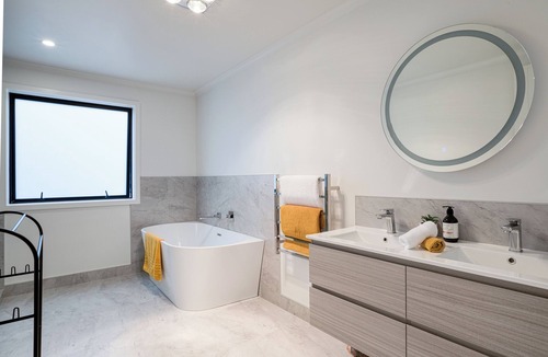 Hamilton House | Riverview Sunset Getaway - 4 bedroom 2.5 bathroom and stunning view