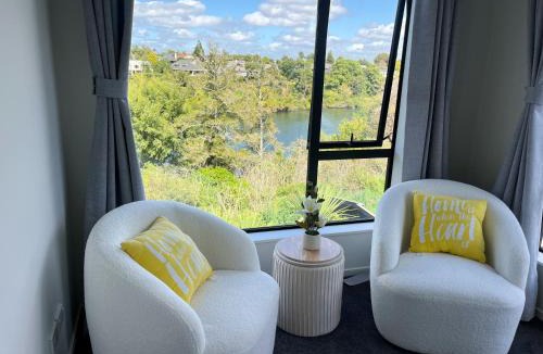 Hamilton Apartment | Riverview Sunset Getaway