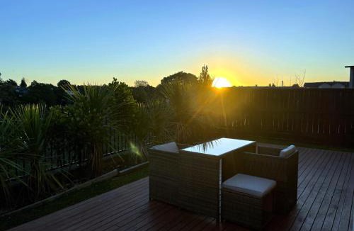 Hamilton Apartment | Riverview Sunset Getaway