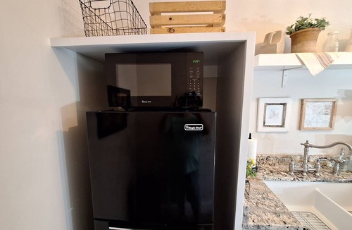 Tigerville Apartment | Romantic Blue Ridge Mountain Studio Apt. Escape Near Landrum, Greer, Asheville