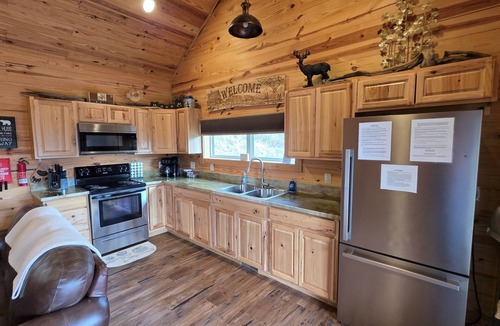 Whittier Cabin | Romantic Getaway starts here! Views, Hot Tub&Robes