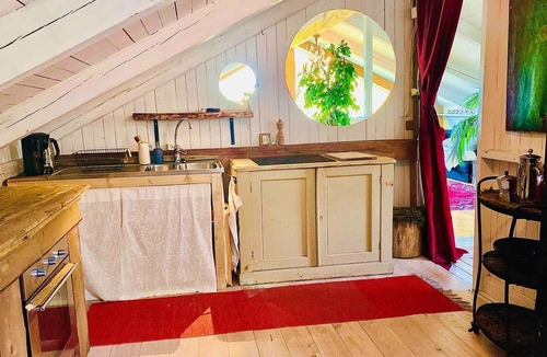 Stjarnsund House | Romantic Spa Villa With Fireplace by the Lake