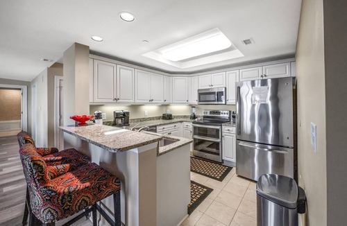 Arcadian Shores Condo | Royale Palms 2004 Renovated Oceanview w/Pool/Beach