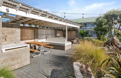 Ruakaka Hotel | Ruakaka Beach Front Motel