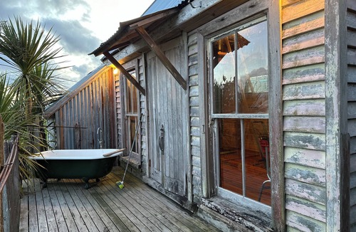Shelly Beach House | Rustic barn on organic farm in South Head