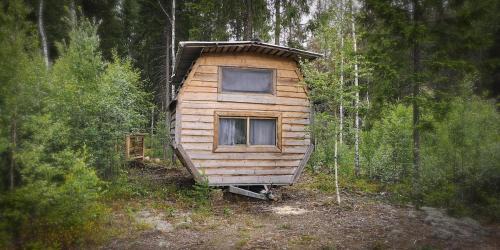 Garpenberg Apartment | Rustic Cabin on Off-Grid Homestead