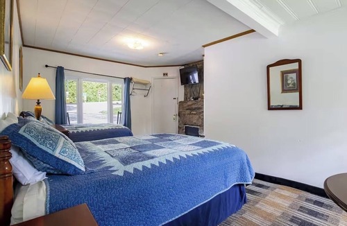 Cherokee Hotel | Rustic Charm & River Views In Your Nature-Ready Room For Mountain Stays