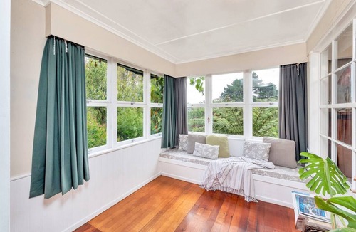St. Heliers House | Rustic, cosy, fully equipped, close to forests, beaches and CBD.