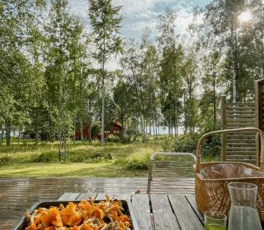 Bodarne House | Rustic Cottage For Creative Souls By Lake Lingbo