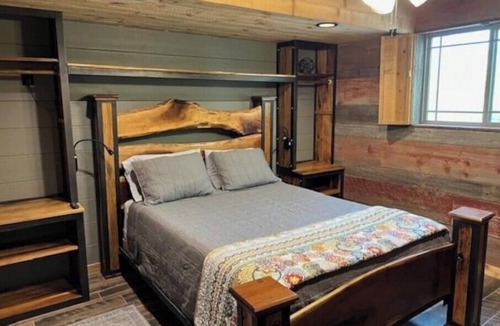Crestline Cabin | Secluded 6 bed, 2 full bath Lodge with everything you need for a wonderful stay.