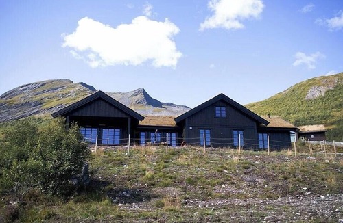 Sykkylven House | Secluded mountain cabin in Rauland with view