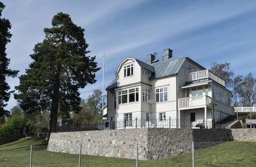 Vasteras Municipality House | Semi-detached villa with lake plot, jetty & rowing boat
