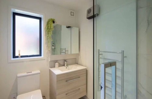 Lower Hutt Apartment | Serene Escape: Studio in Macky Street