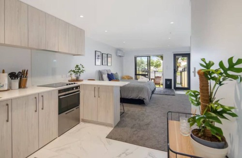 Lower Hutt Apartment | Serene Escape: Studio in Macky Street