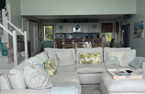 Henderson House | Shells Beach - Spacious Lake Ontario 3 bedroom Plus Loft Waterfront Homen