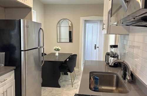 Irving Park East House | Sleeps 26 Modern Multi-Unit Gym Workspaces