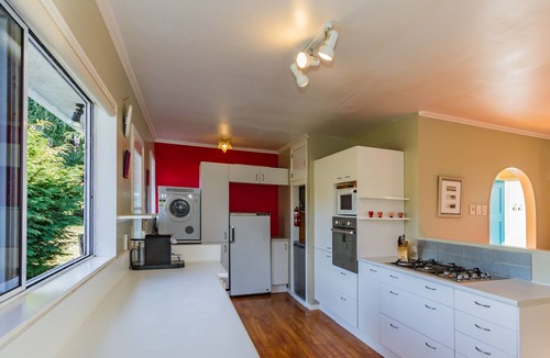 Rangataua Cottage | Snowcano Cottage - Rangataua Holiday Home