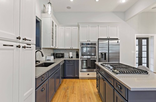 The Gap House | Spacious 4BR Bronzeville Retreat - Near Downtown - Sleeps 9