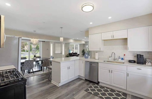 Franklin Park House | Spacious 5 Bed 2 bath House