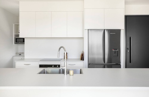 Cooks Beach House | Spacious bach close to the beach