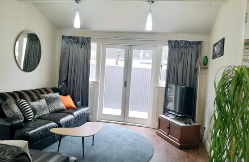 Palmerston North House | Spacious Bungalow Rental in Palmerston North - Ideal for Groups