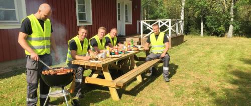 Ingelstad Villa | Spacious Cabin for Work Crews, 10 Beds!