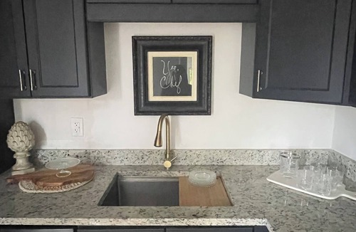 St. Charles House | Spacious Chic 3-BDR Apartment in charming St. Charles for you to Create Memories