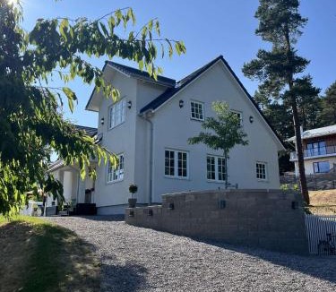 Sigtuna Villa | Spacious, comfortable villa close to lake