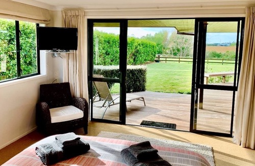 Bombay Bed & Breakfast | Spacious Double Room Perfect for Couple Getaway