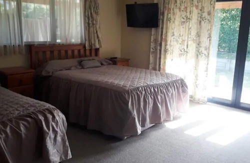 Lake Hawea House | Spacious Lake Hawea Home- 15 Mins from Wanaka