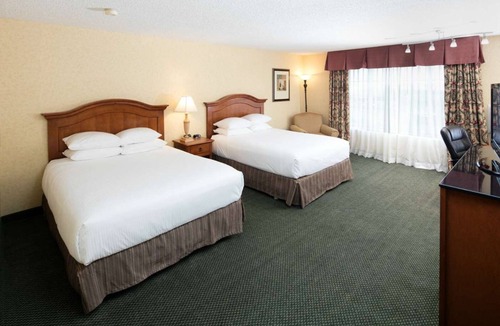 Downtown Hotel | Spacious Queen Room w/Relaxing Surroundings Near Downtown Eureka